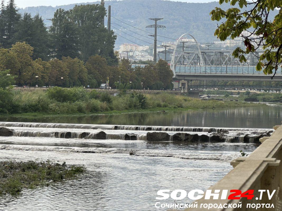 В Сочи уровень воды в реках остается в норме, но метеоусловия осложняются