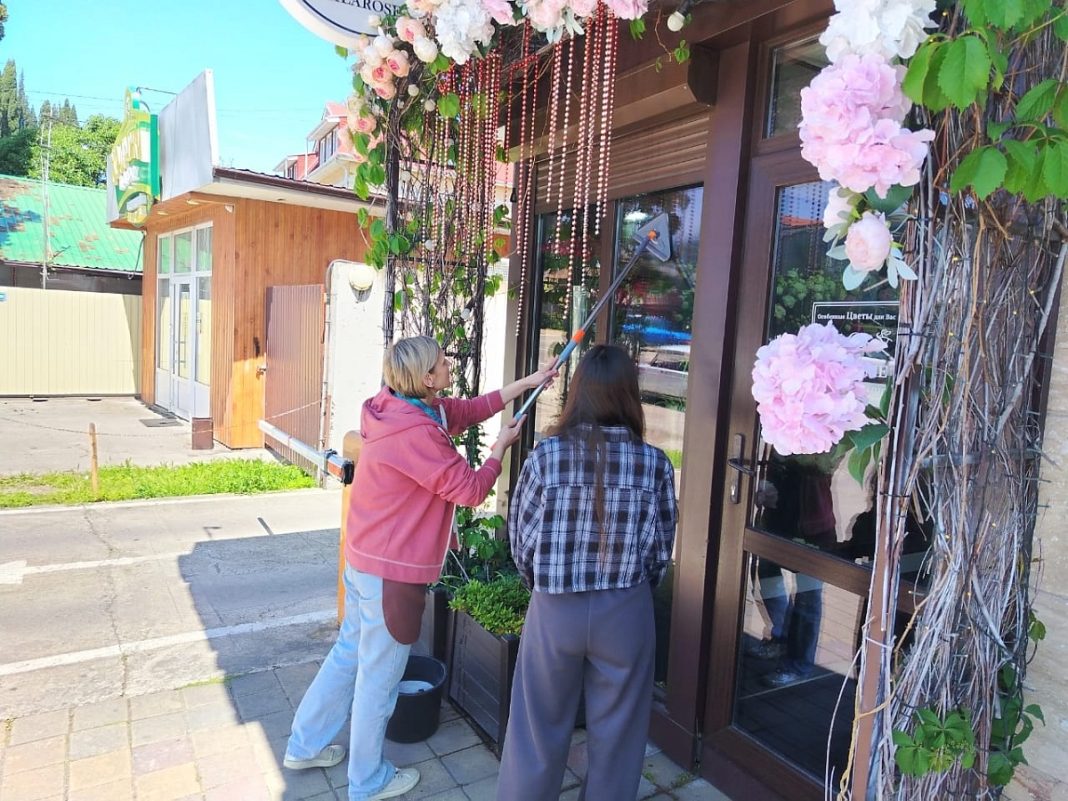 Сочи готовится к сезону: проверены 112 объектов торговли, общепита и АЗС вдоль трасс