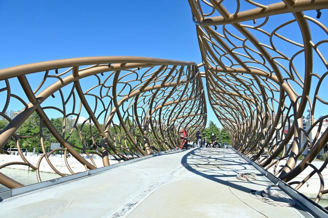 Мэр Прошунин: мост «Волшебный лист» откроется в центре Сочи в начале лета