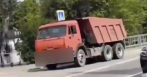 В Сочи пьяный камазист сильно торопился на работу, но остался без прав