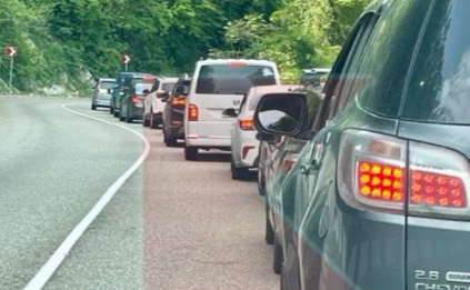 На трассе Сочи — Джубга растянулась 10-километровая пробка