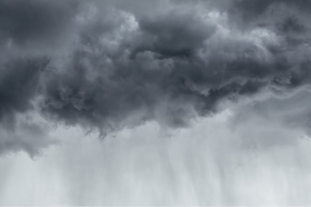 Смерчи, град и не только: в Сочи объявлено штормовое предупреждение с 15 по 17 июня