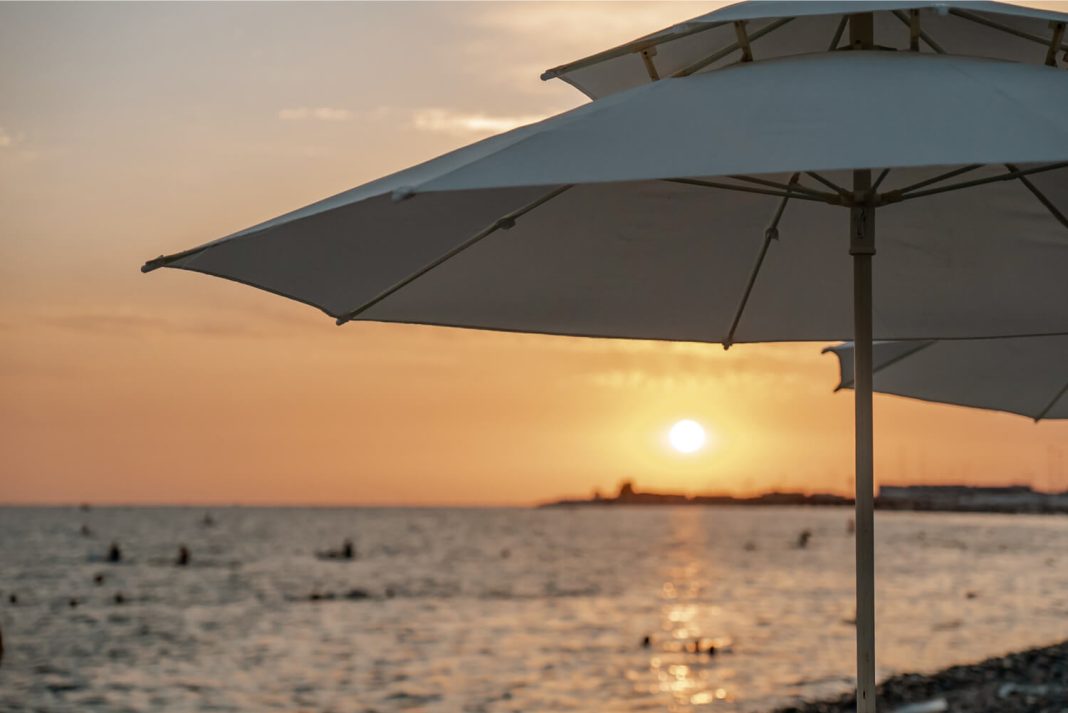 51 сочинский пляж получил знак качества Минэкономразвития «Синий флаг»