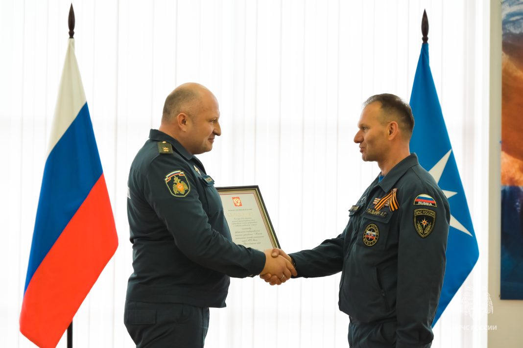 Александр Куренков передал спасателям Сочи новое оборудование, транспорт и заслуженные награды