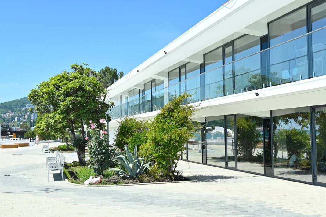 Благоустроенный пляж «Волна» откроется в Хостинском районе Сочи 1 июня