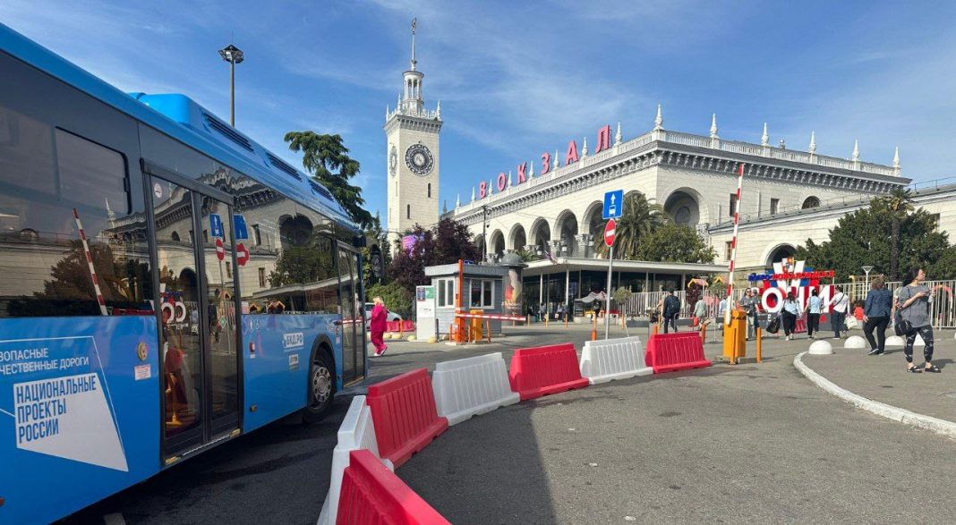 Парковка у ж/д вокзала в центре Сочи вновь будет бесплатной, но с одним условием