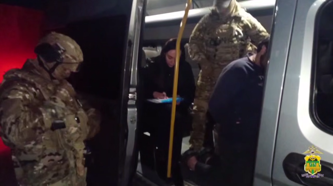 Сочинца поймали при попытке продать фальшивые доллары