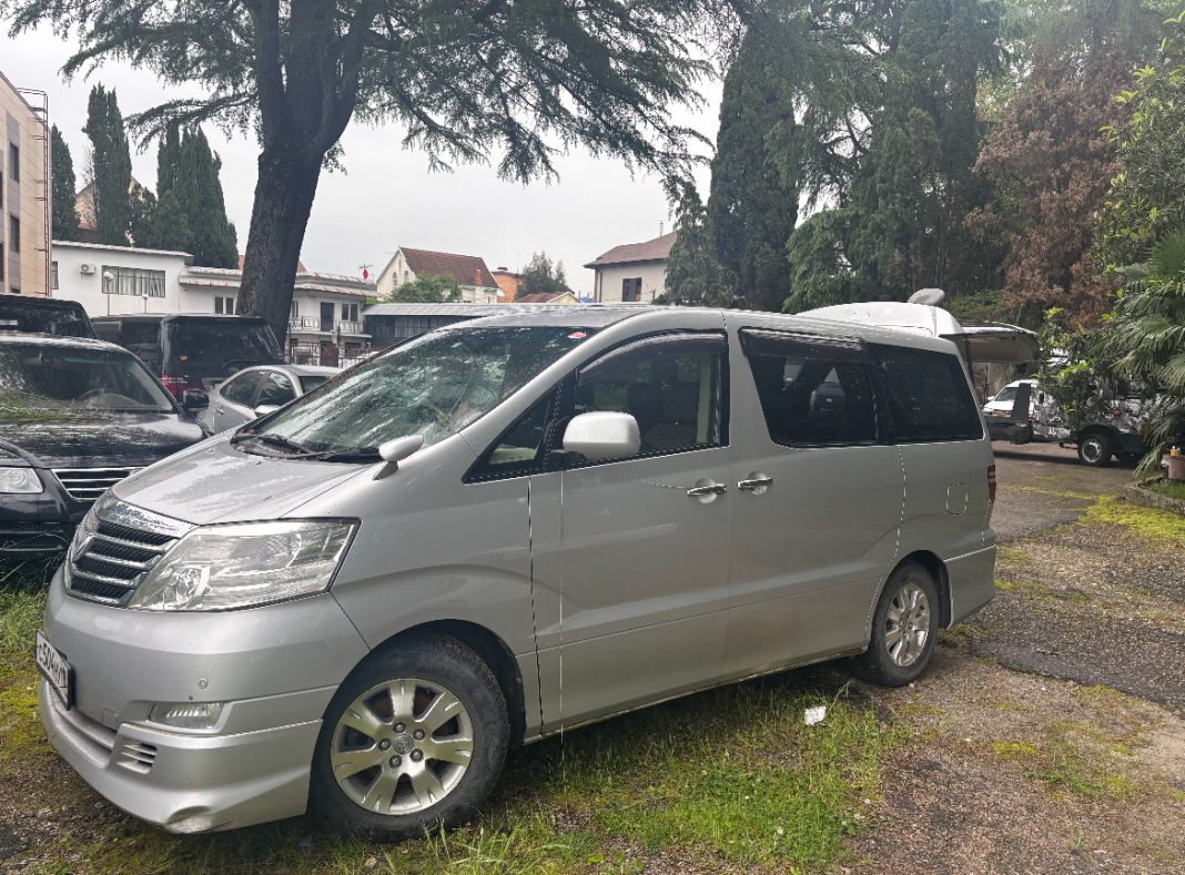 Сочинская таможня конфисковала и передала МО РФ два автомобиля