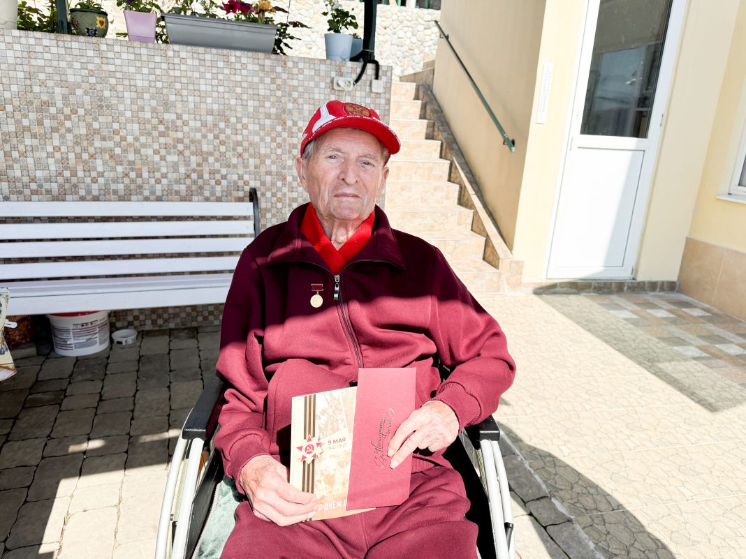 Депутат Борис Юнанов поздравил ветеранов с 80-летием Победы