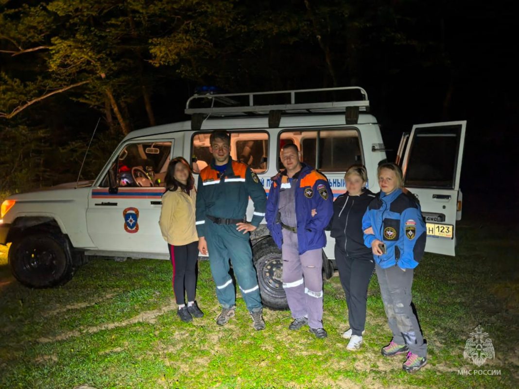 Две москвички решили прогуляться в Агурском ущелье и заблудились