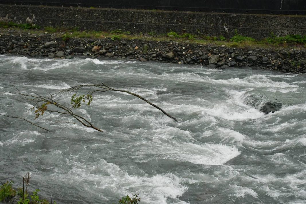 Жителей Сочи предупредили о непогоде 11 и 12 мая