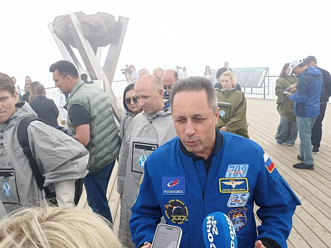 Светозвуковой арт-объект «Источник энергии» открыл космонавт Шкаплеров на «Розе Хутор»