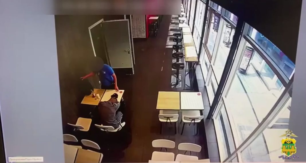 Гость из Тывы украл кольцо с пальца спящего посетителя ресторана в Сочи