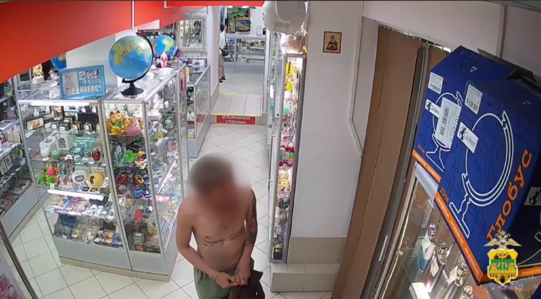 В Сочи рецидивиста поймали с украденным телефоном в фотостудии