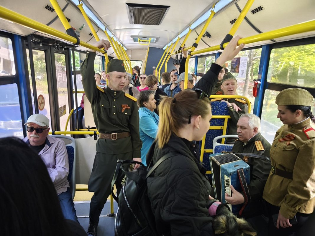 В сочинских автобусах зазвучали песни Победы