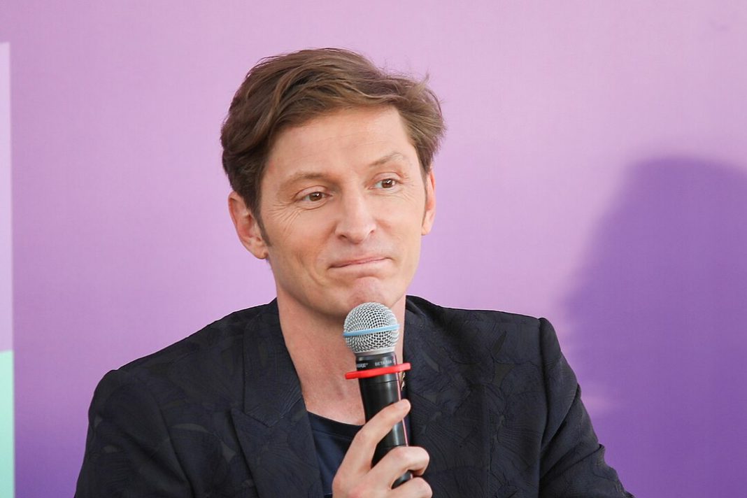 Павел Воля рассказал о детстве в Сочи и показал двор, где отдыхал с семьёй