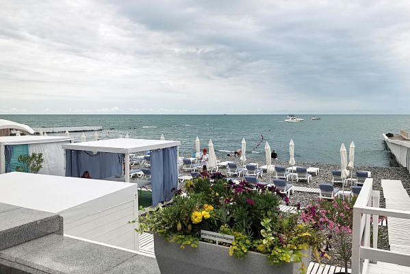 На набережной Сириуса появятся новые перголы и скамьи