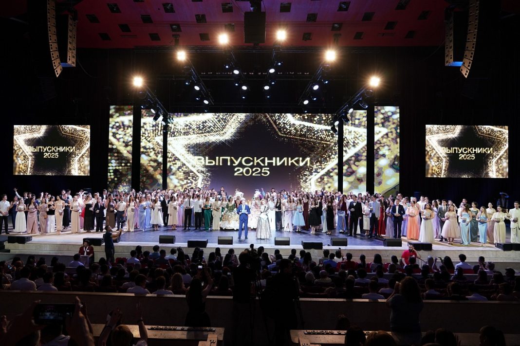 «Герои будущих побед»: в Сочи прошёл грандиозный выпускной