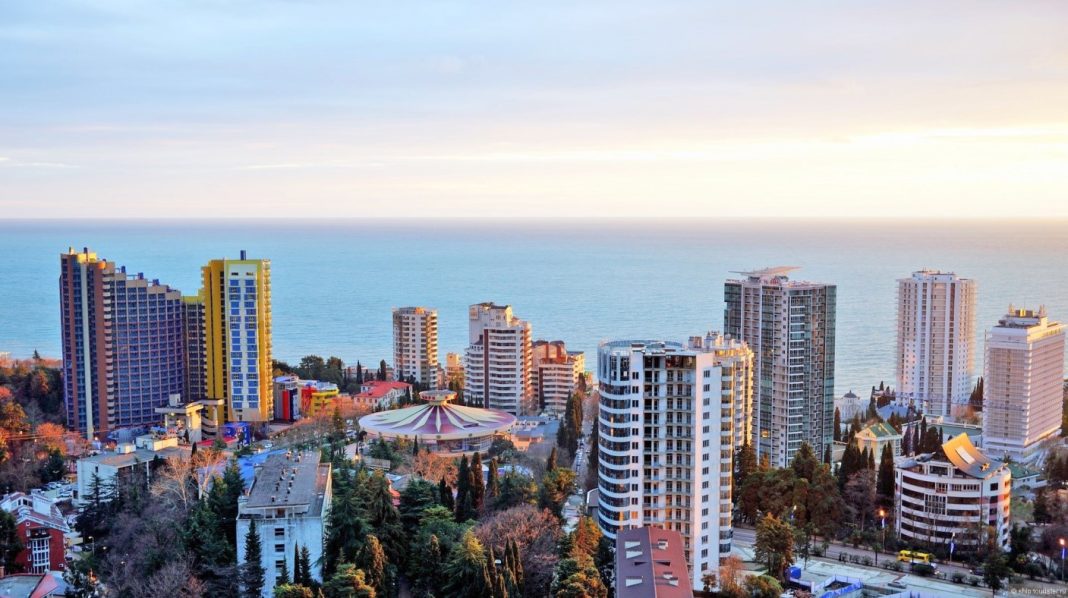 Самые дешевые и дорогие квартиры назвали в Сочи