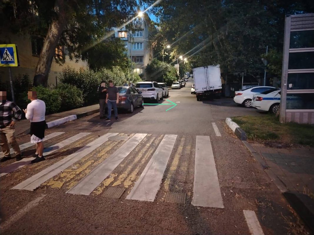 Наезд на шестилетнюю девочку в Сочи: водитель мопеда не имел прав, ребенок перебегал дорогу