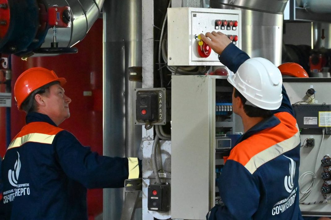 Энергетики повысили надежность электроснабжения в Адлере