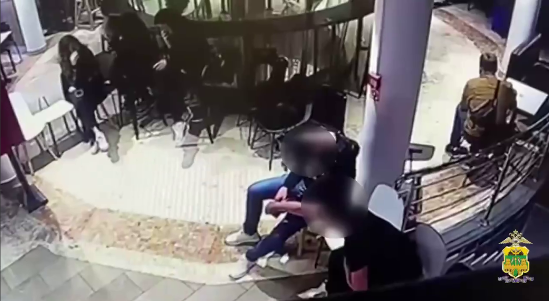 Уснул в кафе – проснулся без телефона и ужина: в Сочи задержали воришку-гурмана