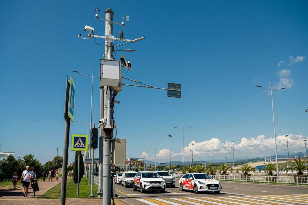 Даже за пассажира: в Сириусе водителям массово приходят штрафы за непристегнутый ремень, снятый камерой