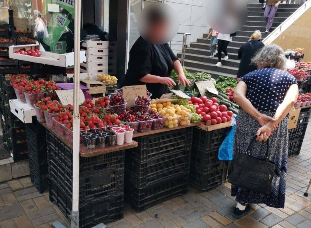 Правоохранители курорта пресекли незаконную продажу овощей и фруктов в Адлере