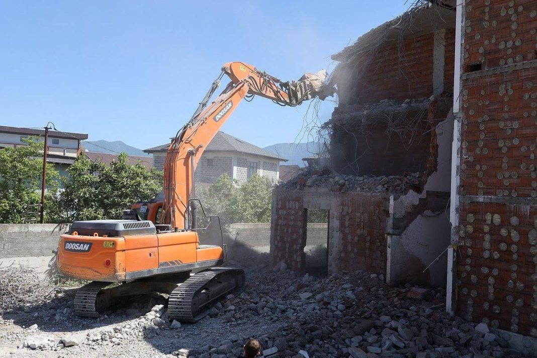 700 зданий под снос: в Сочи борются с самостроями