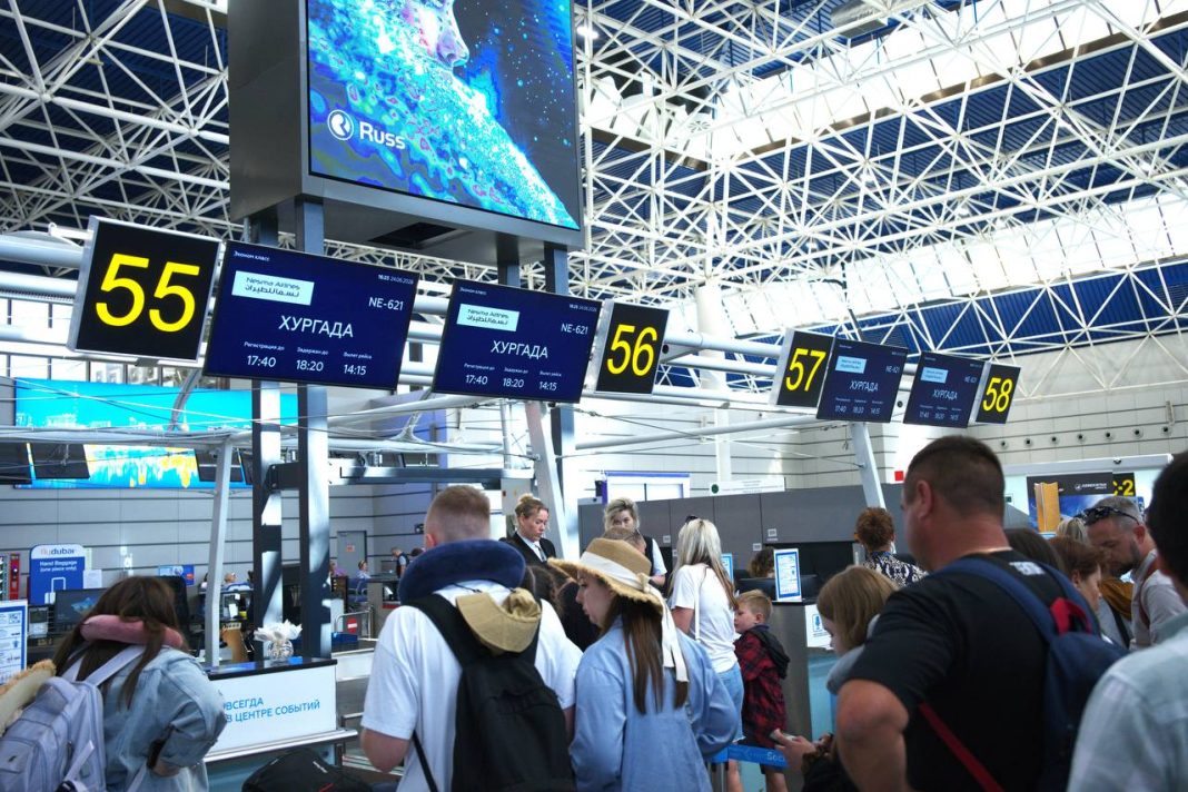 Вылет 18 рейсов задерживается в аэропорту Сочи 10 сентября