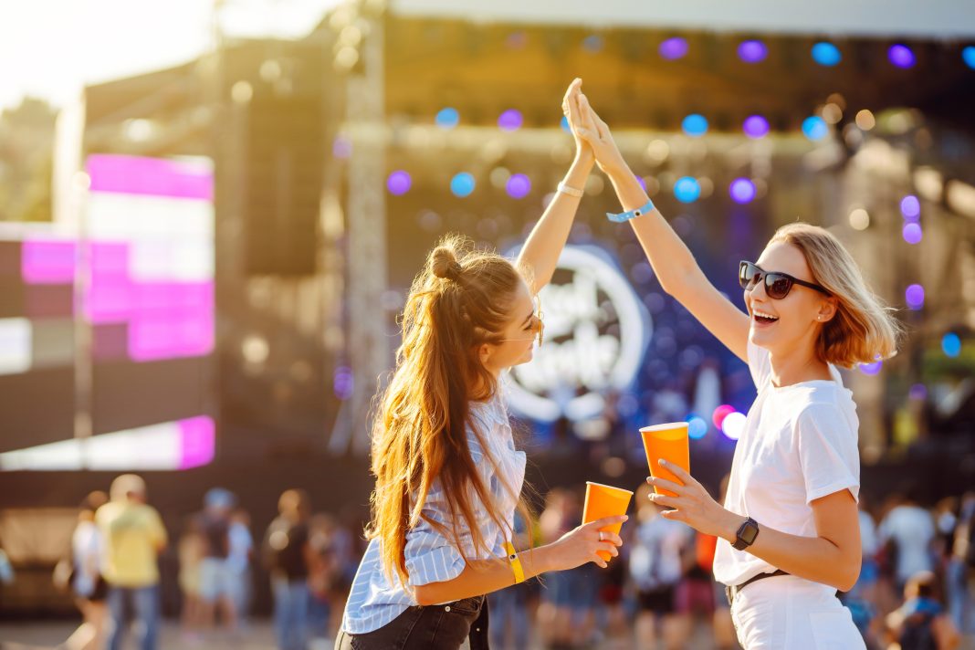 Грандиозный концерт на площади Флага устроят в Сочи в честь Дня молодежи