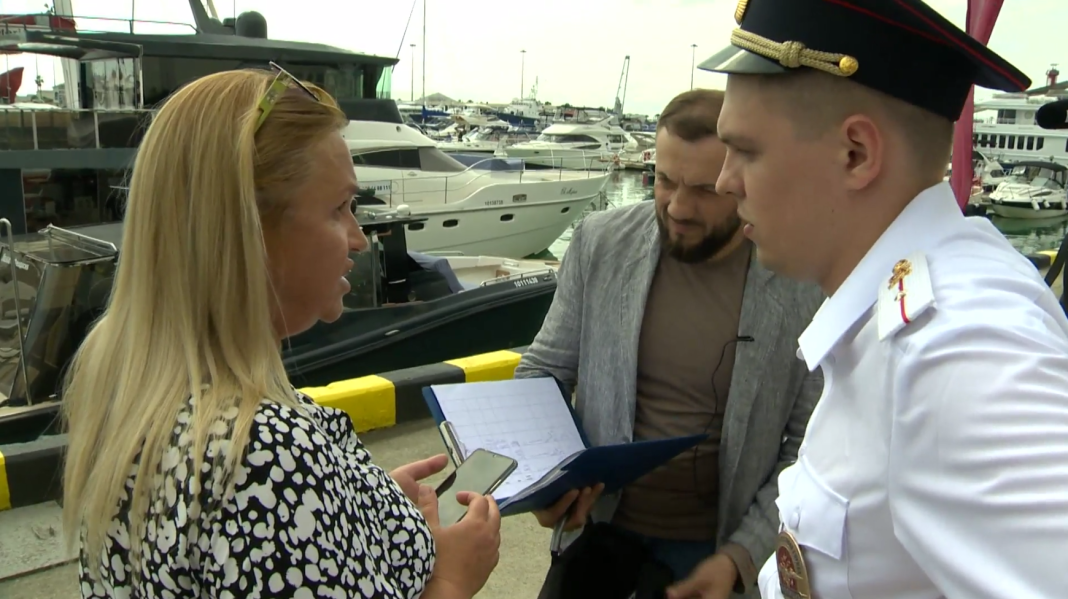 «Я только встречаю!»: как зазывалы на яхты в Сочи обходят закон — и как с ними справятся