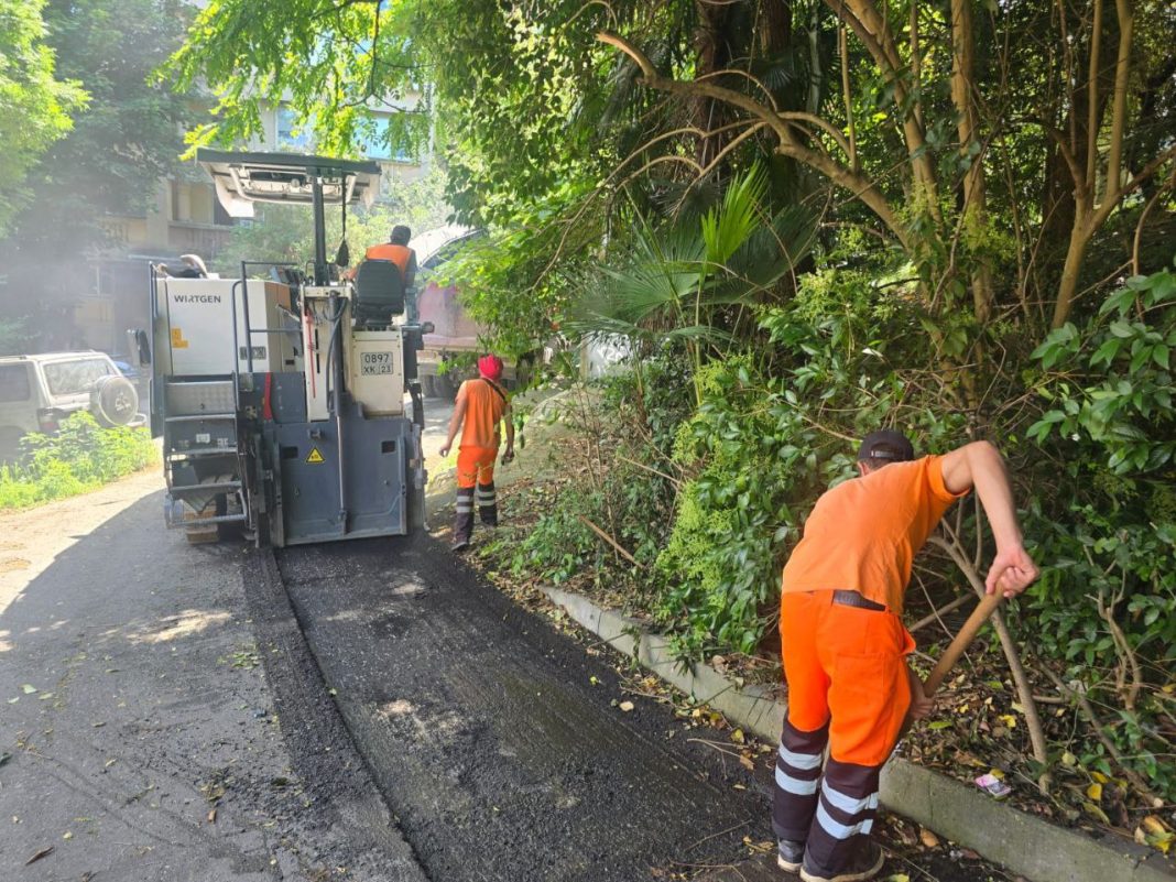 700 квадратных метров нового асфальта: стартовал ремонт проезда по улице Пирогова в Сочи