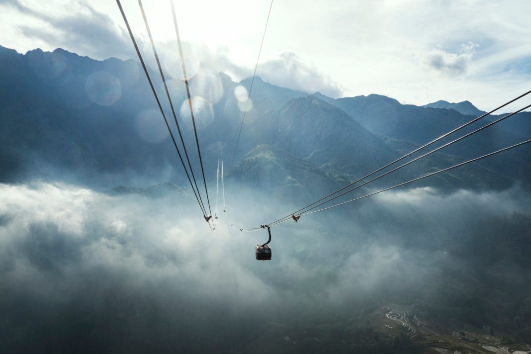 В горах Сочи канатные дороги возобновили работу после приостановки из-за грозы