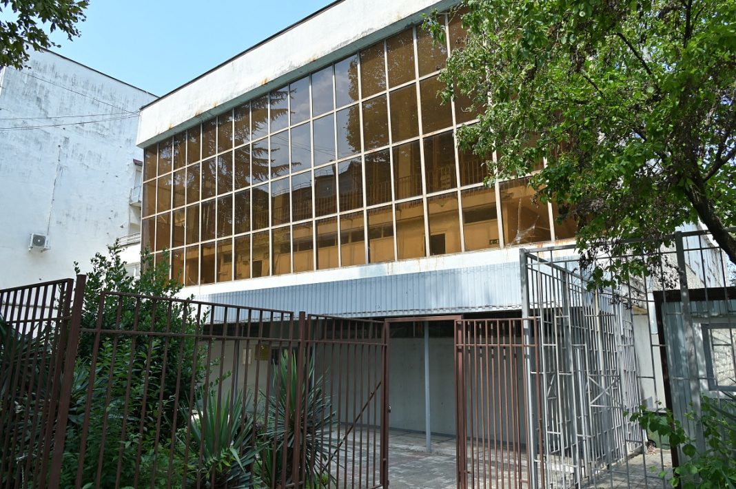 Новая жизнь старого бассейна: в Сочи спасают спортивный объект на Юных ленинцев