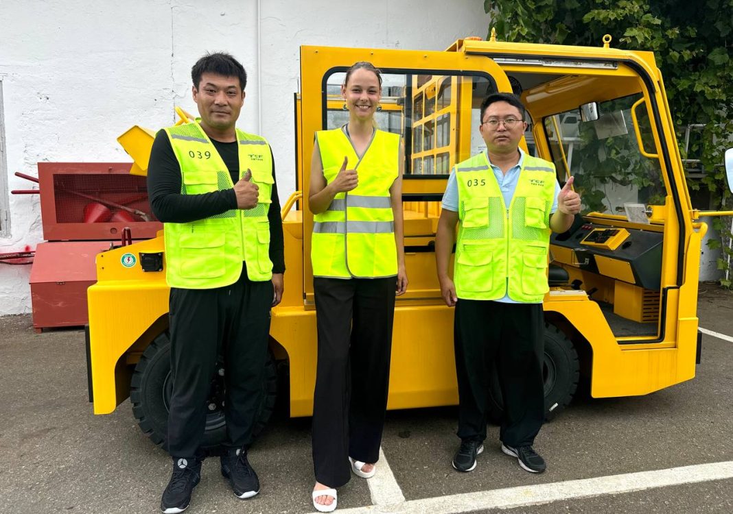 Профессионализм девушки-слесаря из аэропорта Сочи восхитил мужчин-коллег из Китая