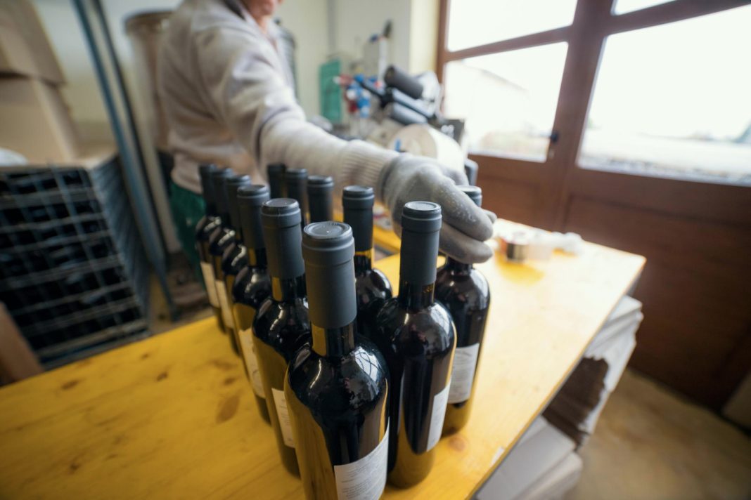 Бутылка за 700, а внутри — «шмурдяк»: как в Абхазии заманивают туристов в опасную винную ловушку