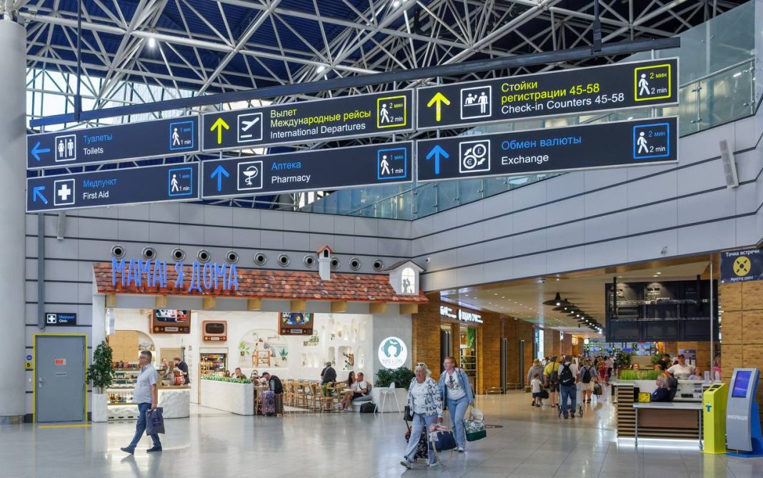 В аэропорту Сочи снова задержки: семь рейсов вылетают с опозданием