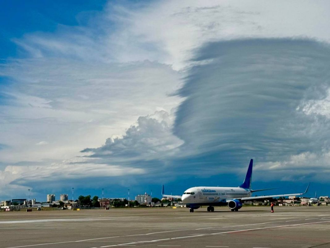 Небо над Сочи как картина: аэропорт делится удивительным кадром