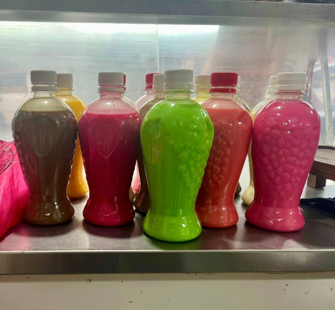 Нелегальный ларек с алкоголем: в Сочи изъяли более 120 литров домашних напитков