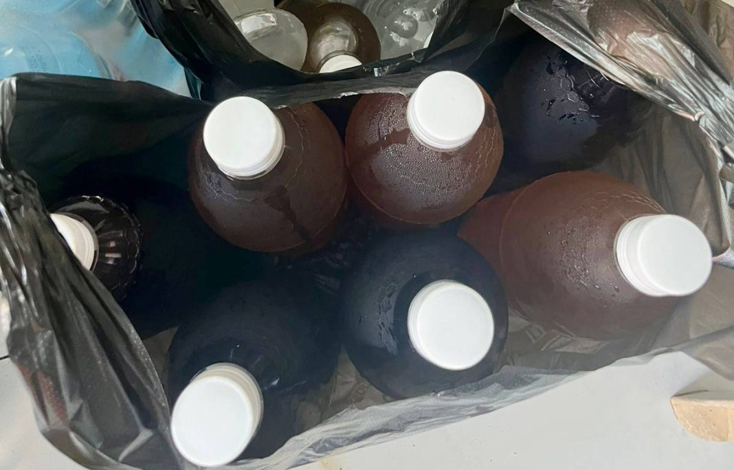 Более 200 литров контрафакта: подпольный алкогольный ларек закрыли в Сочи