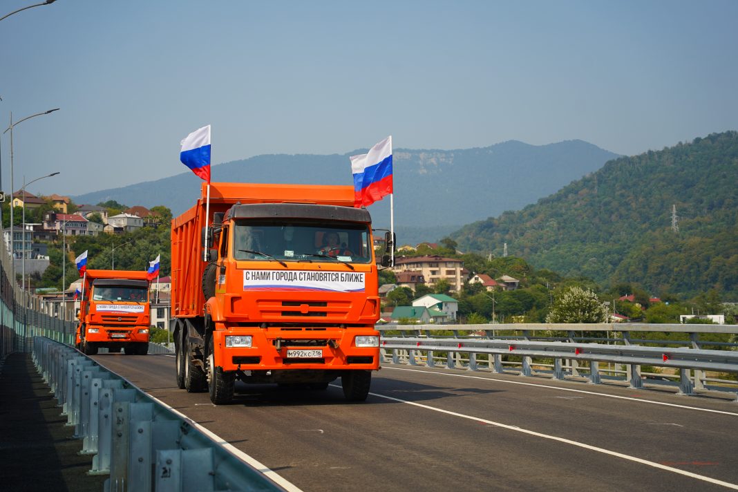 В Сочи запустили движение по путепроводу в составе будущего Обхода Адлера