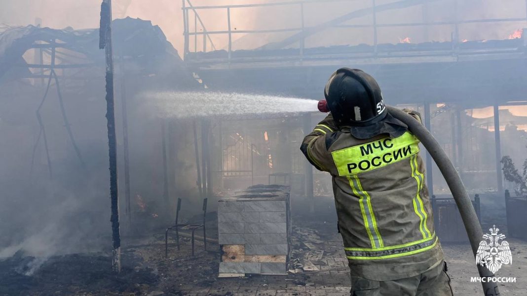 Торговые палатки горели на ярмарке в Блиново: что известно к этому часу