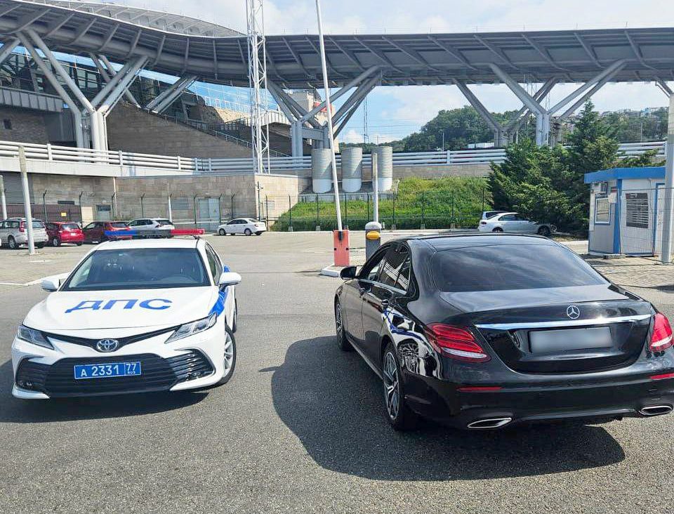 Mercedes-Benz конфискован: в Сириусе борются с нелегальным такси