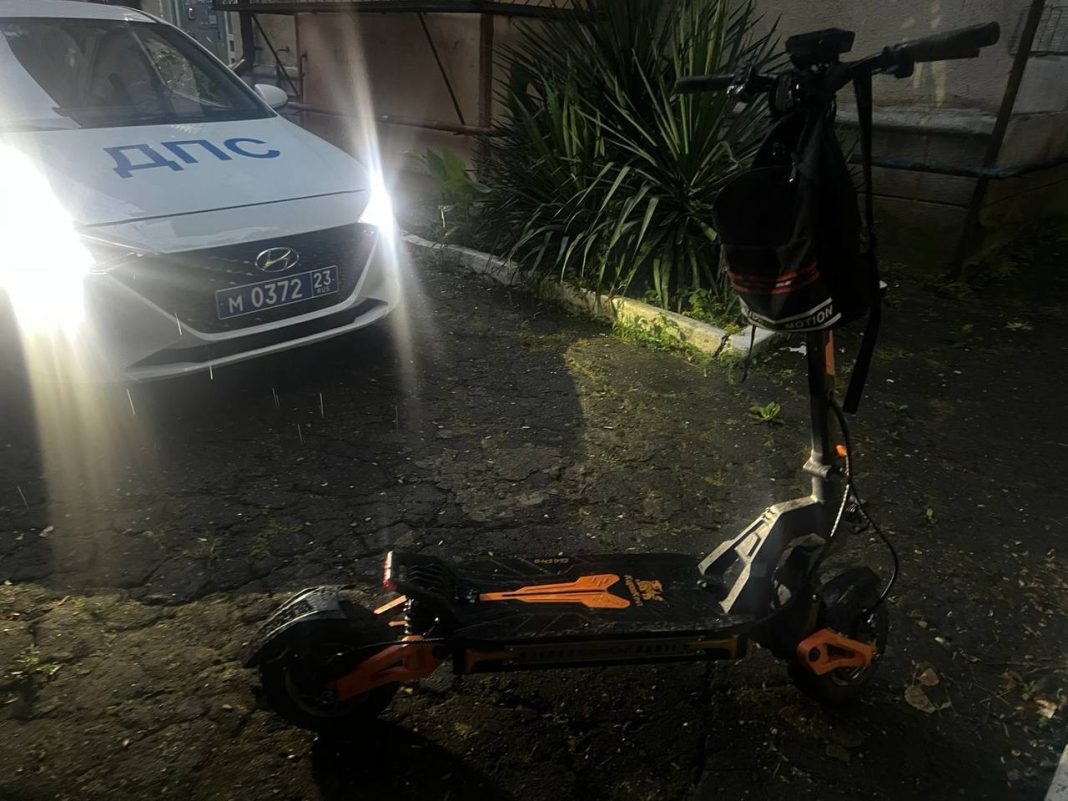 Лишенный прав сочинец пьяным ехал на электросамокате: 10 суток ареста