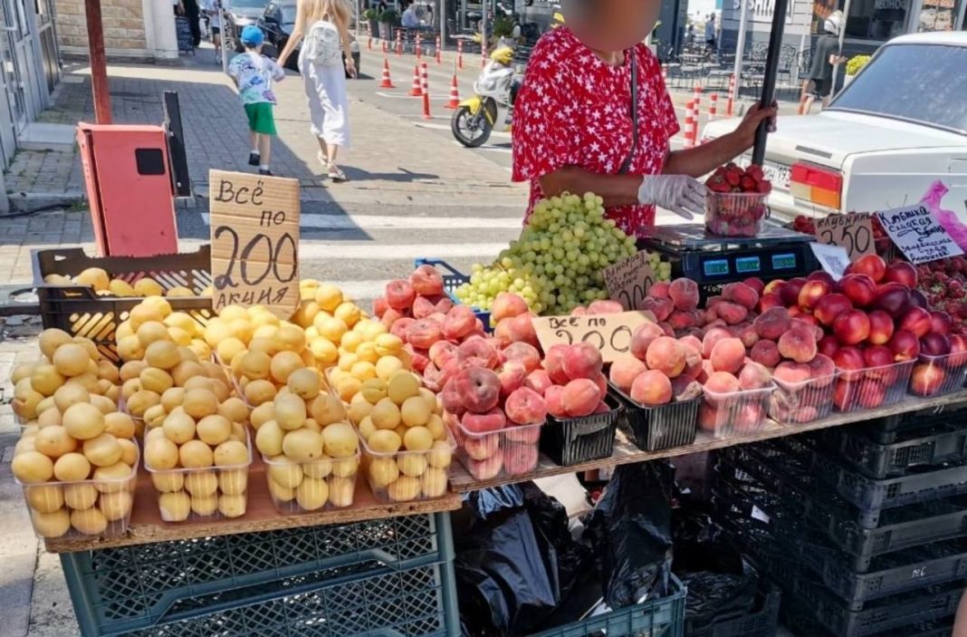 В Сочи пресекли незаконную торговлю: изъяли 114 кг фруктов