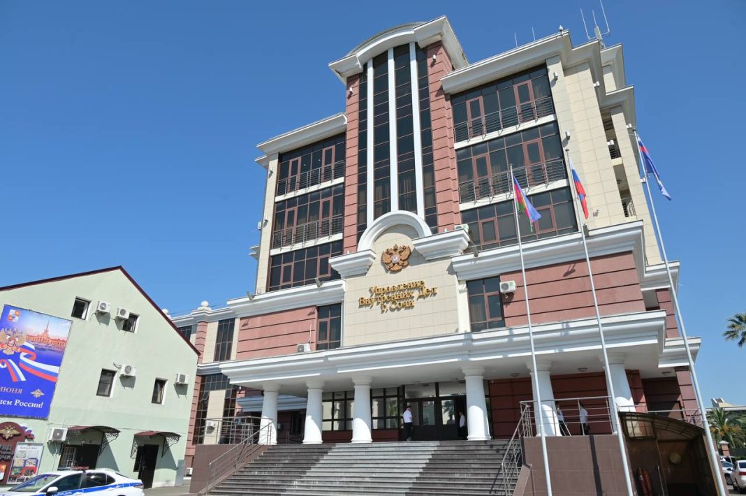 Полиция Сочи проверяет инцидент с нападением на девушку в Красной Поляне