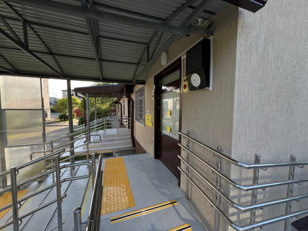 Депутат ЗСК Борис Юнанов помог капитально отремонтировать сочинскую школу