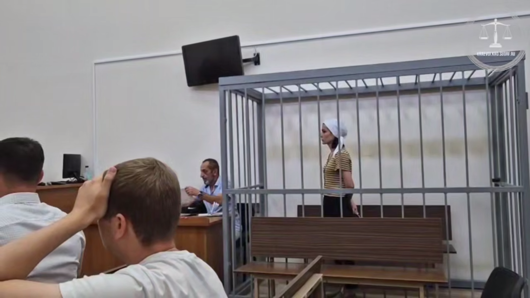 Отравили людей «домашней чачей»: 30-летнюю жительницу Сочи арестовали за продажу опасного суррогата