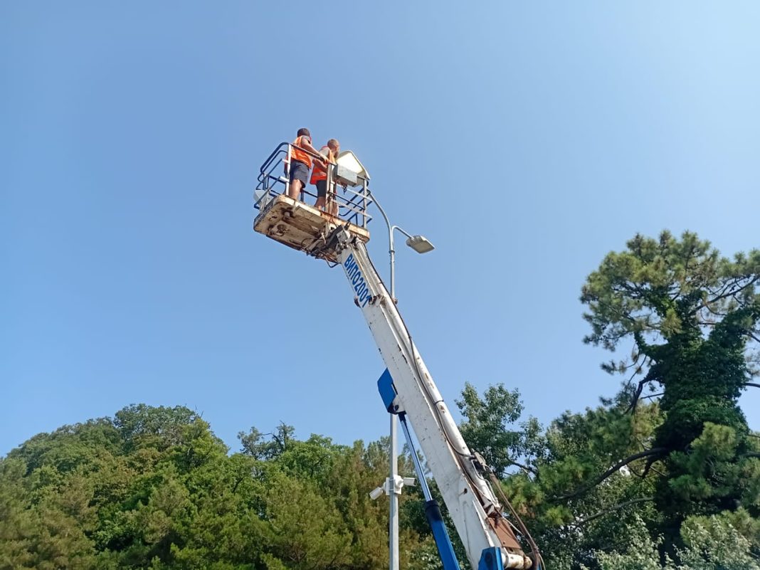 Модернизация освещения на дороге Сочи–Хоста: новые автоматы повысят безопасность